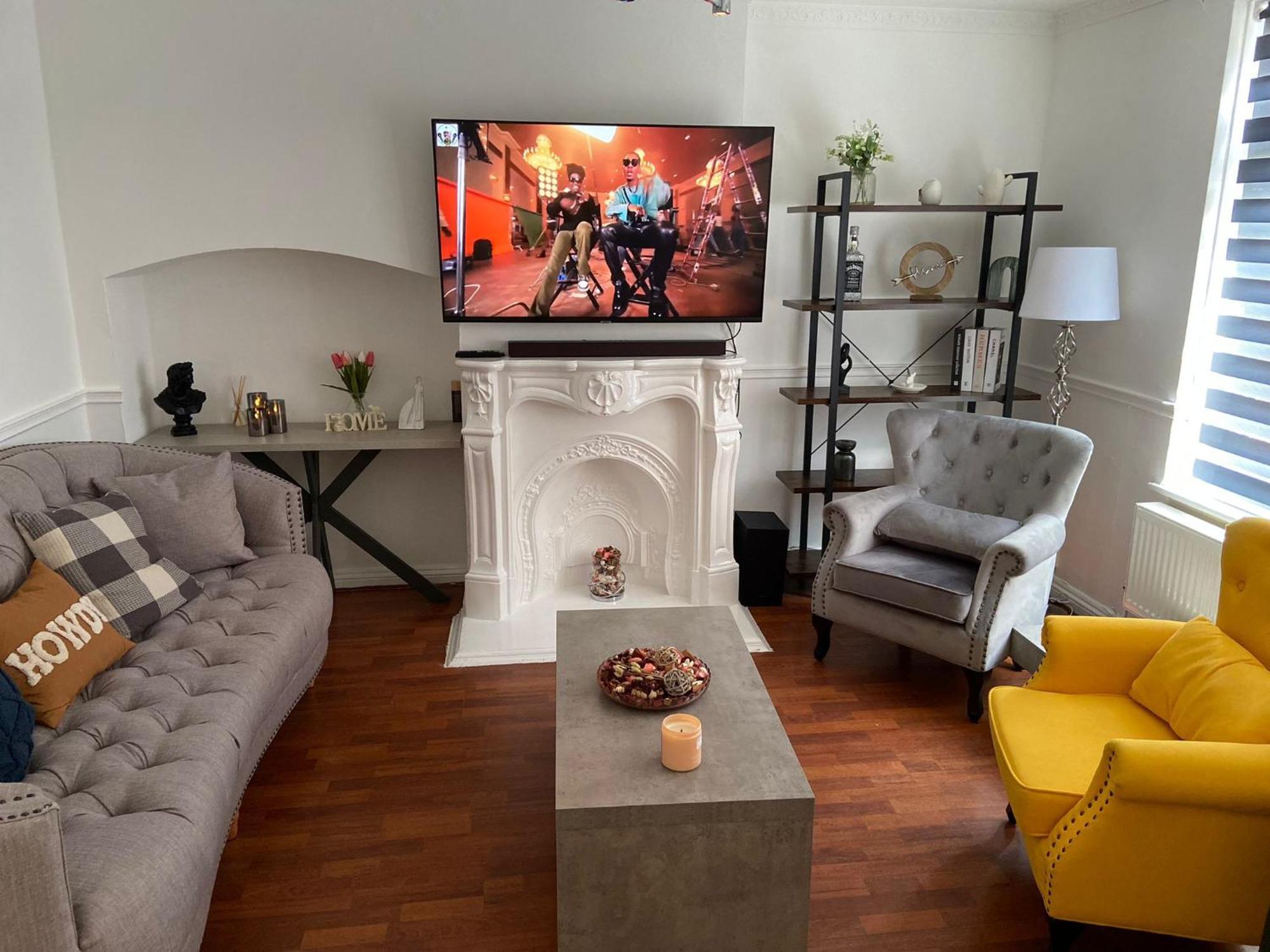 Peeams Abode Apartment Dagenham Ngoại thất bức ảnh